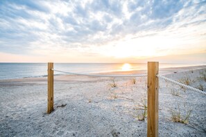 In Strandnähe, Liegestühle, Strandtücher