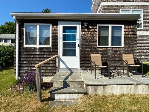 York Beach Ocean View 2-Bedroom Cottage at the Heart of Long Sands Beach