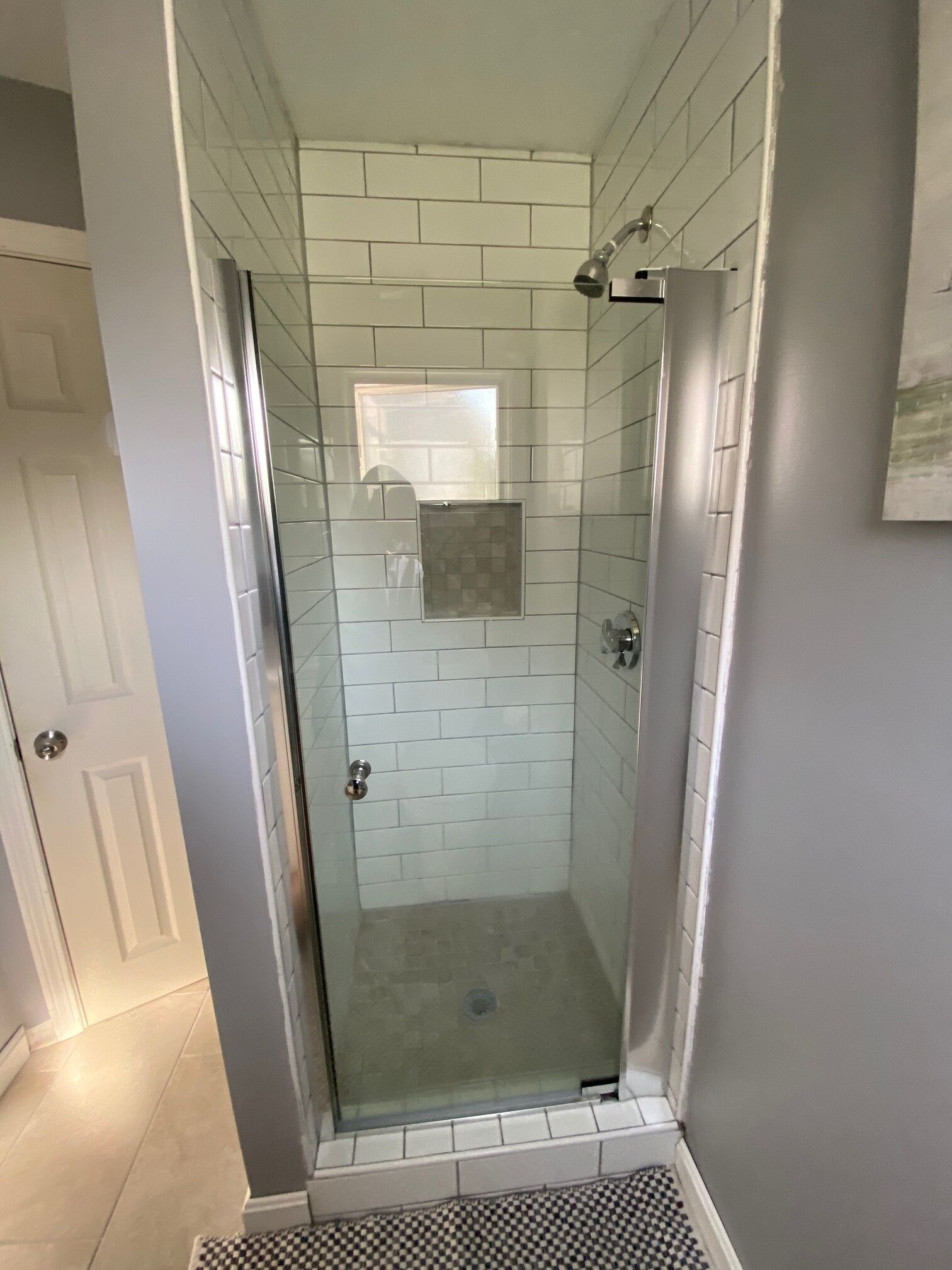 Shower, hair dryer, shampoo, toilet paper