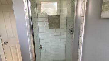 Shower, hair dryer, shampoo, toilet paper