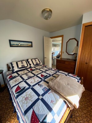2 bedrooms, iron/ironing board, free WiFi
