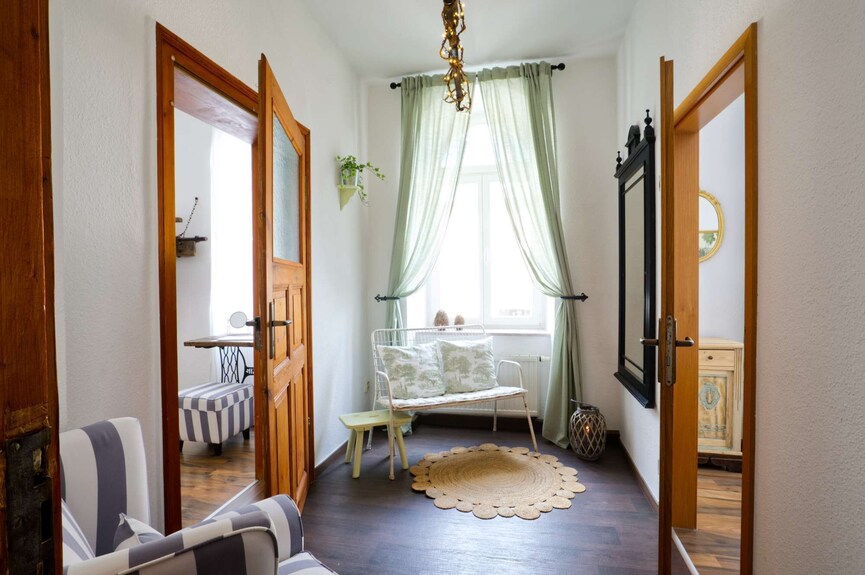 Spacious Vacation Apartment For Up To 8 People Centrally Located Next To St. Annenkirche Church - Wolkenstein