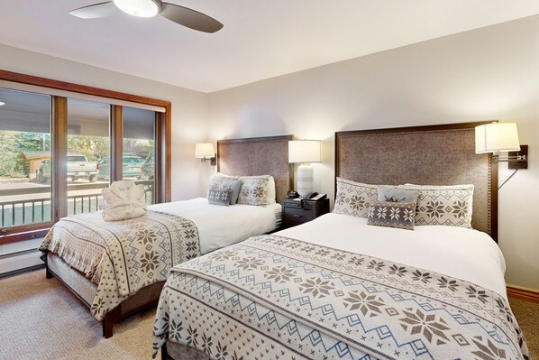 Iron/ironing board, Internet, bed sheets