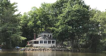 Lake Front Taylor Pond Cottage