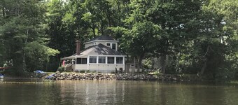 Lake Front Taylor Pond Cottage