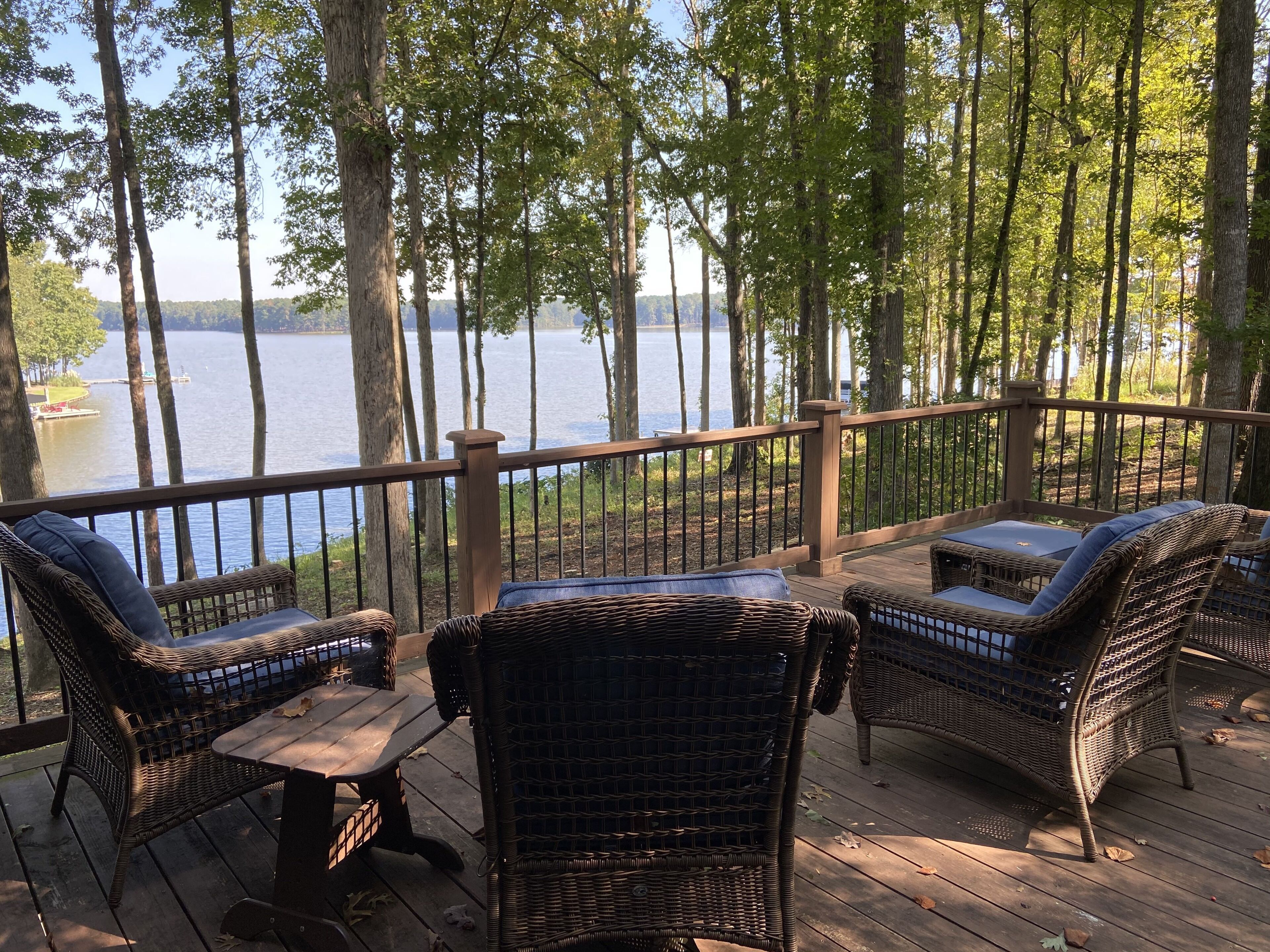 Lake Oconee Lakefront home 4 BR/4 BA w/ Private dock, Near Publix