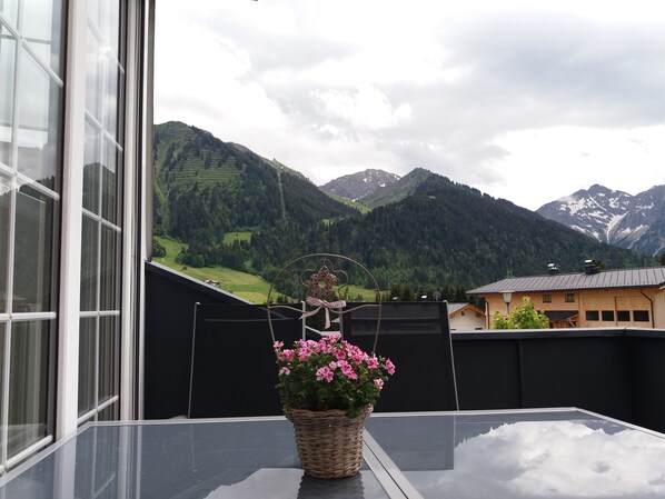 تناول الطعام بالخارج