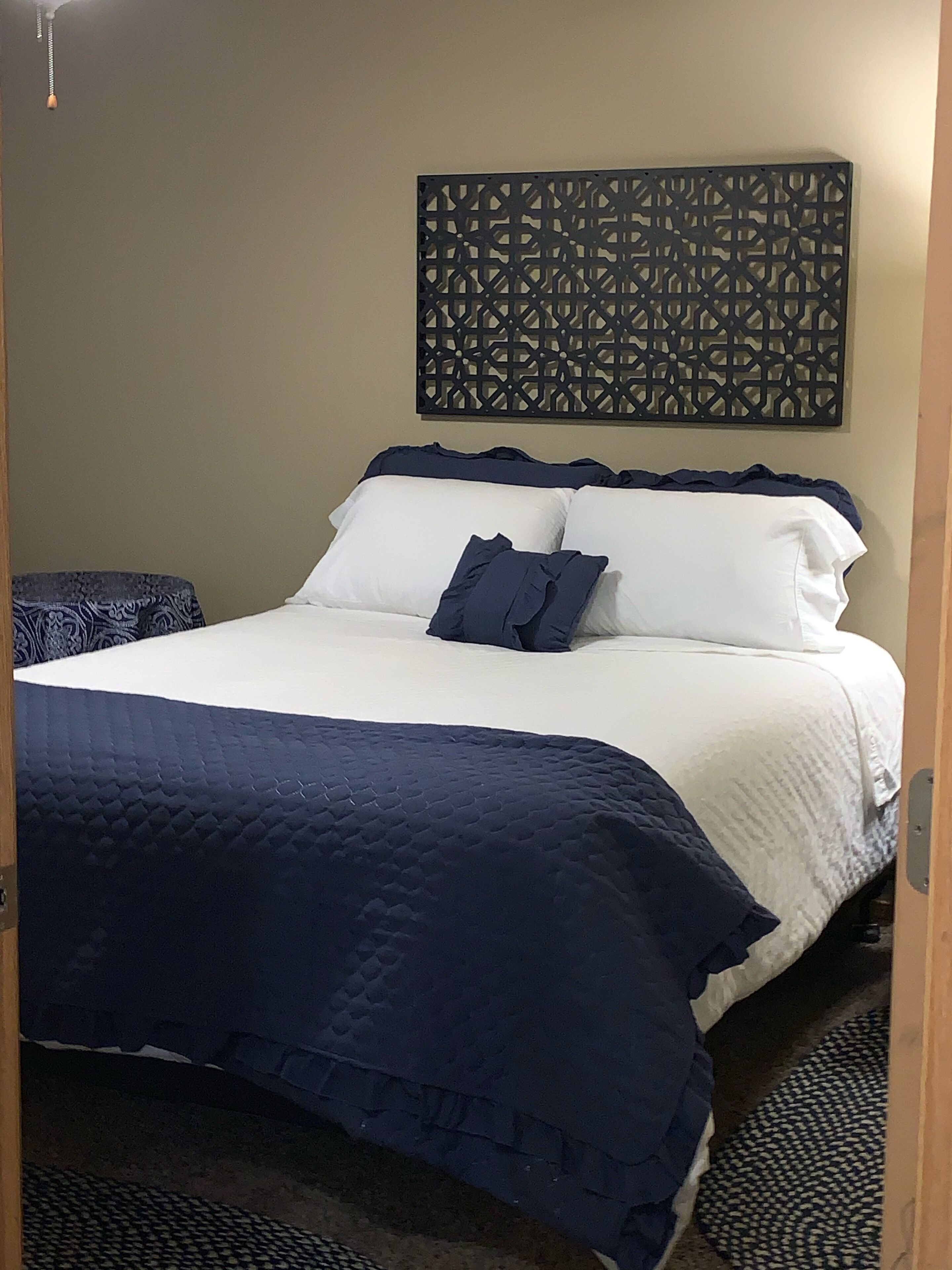 2 bedrooms, iron/ironing board, WiFi, bed sheets