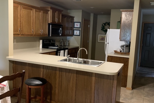 Kjøleskap, mikrobølgeovn, ovn og kokeplater