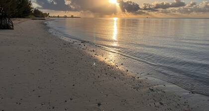 Spacious 3 Bed, 2 Bath Winter escape, near beach, includes car