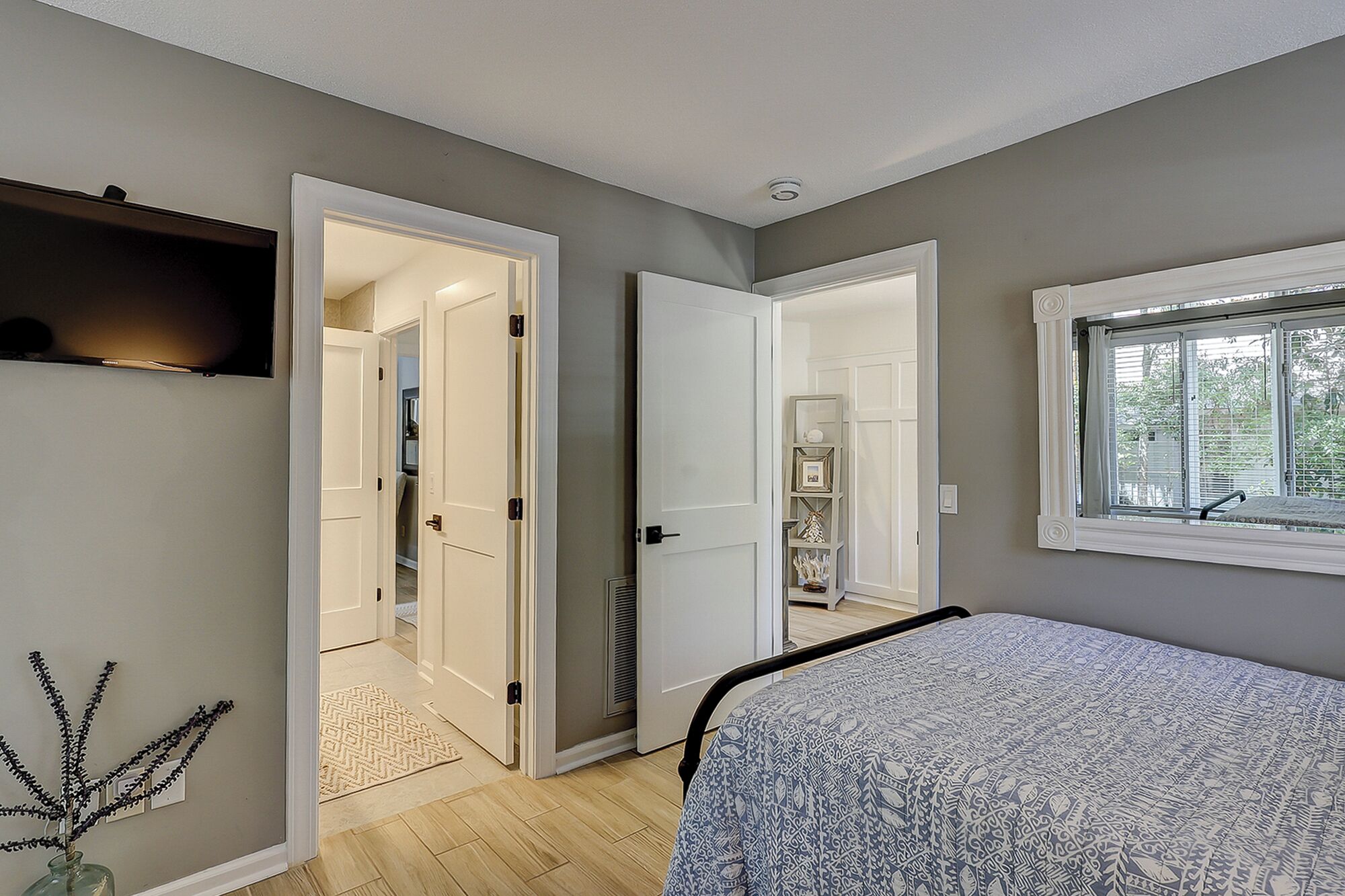 5 bedrooms, iron/ironing board, free WiFi, bed sheets