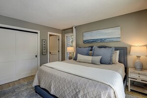 5 bedrooms, iron/ironing board, free WiFi, bed sheets