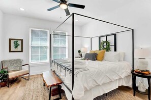 2 bedrooms, iron/ironing board, free WiFi, bed sheets