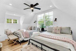 2 bedrooms, iron/ironing board, free WiFi, bed sheets