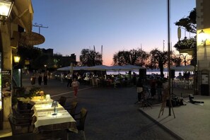 屋外ダイニングエリア