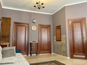 Interior - Old Town Oasis: Artistic 2-Bedroom Gem Residence in the Crown of Barbican Walls (Warszawa)