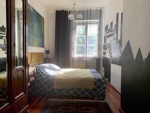 2 bedrooms, iron/ironing board, travel crib, free WiFi - Old Town Oasis: Artistic 2-Bedroom Gem Residence in the Crown of Barbican Walls (Warszawa)