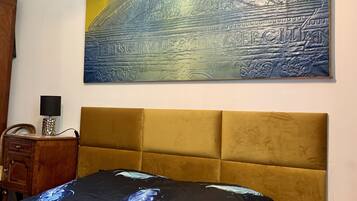 2 habitaciones, tabla de planchar con plancha y cuna de viaje