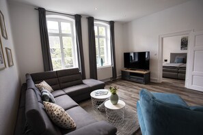 Téléviseur connecté, livres, chaßne audio