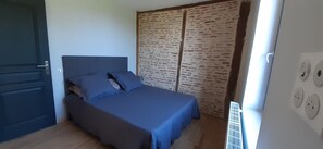 2 chambres, fer et planche à repasser, Wi-Fi gratuit, draps fournis