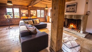 Smart TV, fireplace, table tennis - Beautiful chalet, private garden, hot-tub, 2 minutes' walk to Samoens centre (Samoëns)