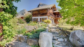 Exterior - Beautiful chalet, private garden, hot-tub, 2 minutes' walk to Samoens centre (Samoëns)