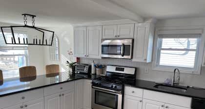 Luxury Lavallette beach block home steps from ocean! Sleeps 13