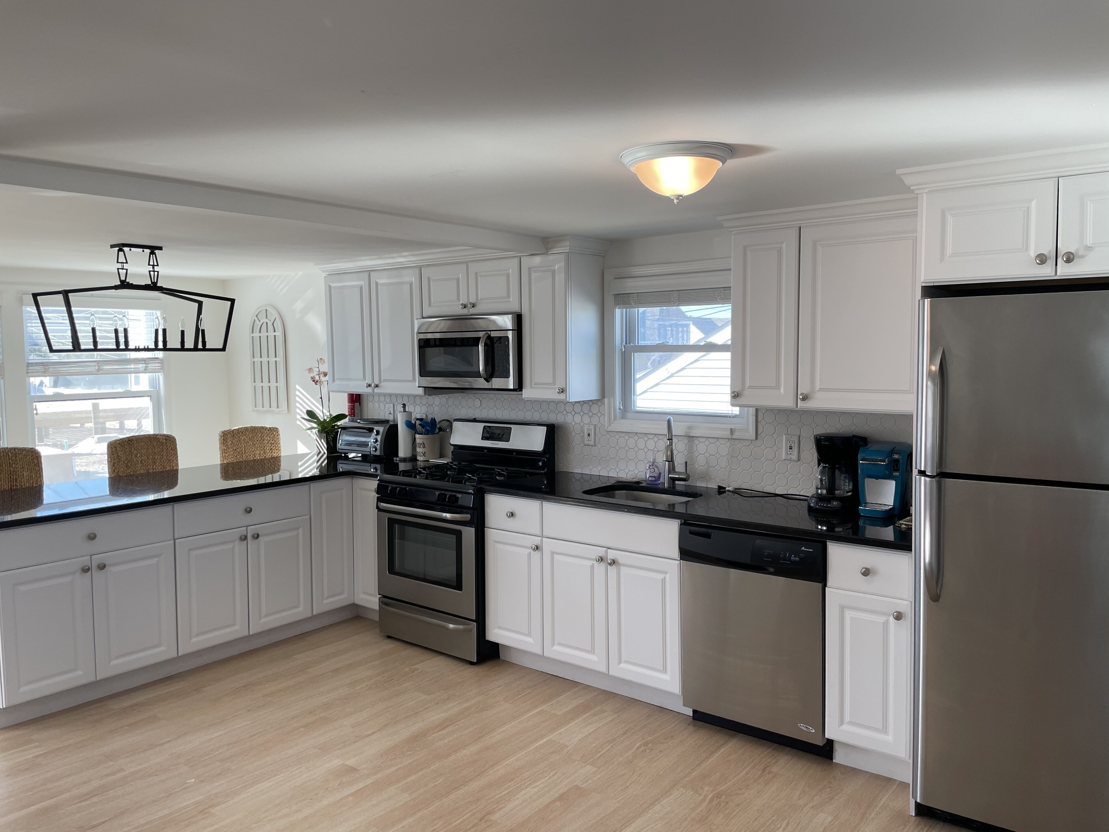 Refrigerador, microondas, horno y parrilla de estufa 