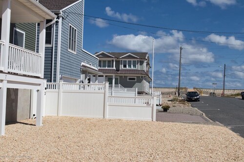 Luxury Lavallette beach block home steps from ocean! Sleeps 13