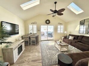 Smart TV, fireplace, DVD player, table tennis