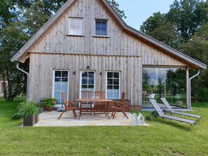 Terrace/patio - New holiday home on an old farm plot directly on the nature reserve (Südheide OT Oldendorf)