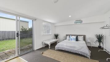 3 bedrooms, iron/ironing board, Internet, bed sheets