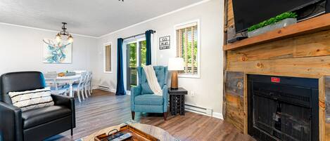 Fernseher, DVD-Player, Bücher, Videothek