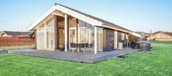 Lovely home in Vinderup with WiFi