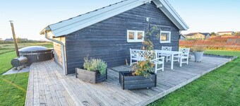 Lovely home in Vinderup with WiFi