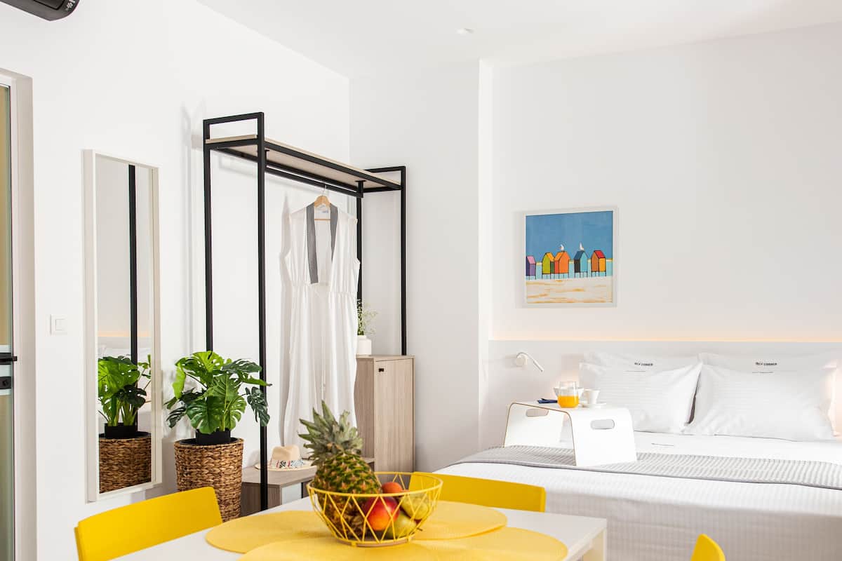 Junior Apartment, 1 Bedroom, Non Smoking | In-room dining