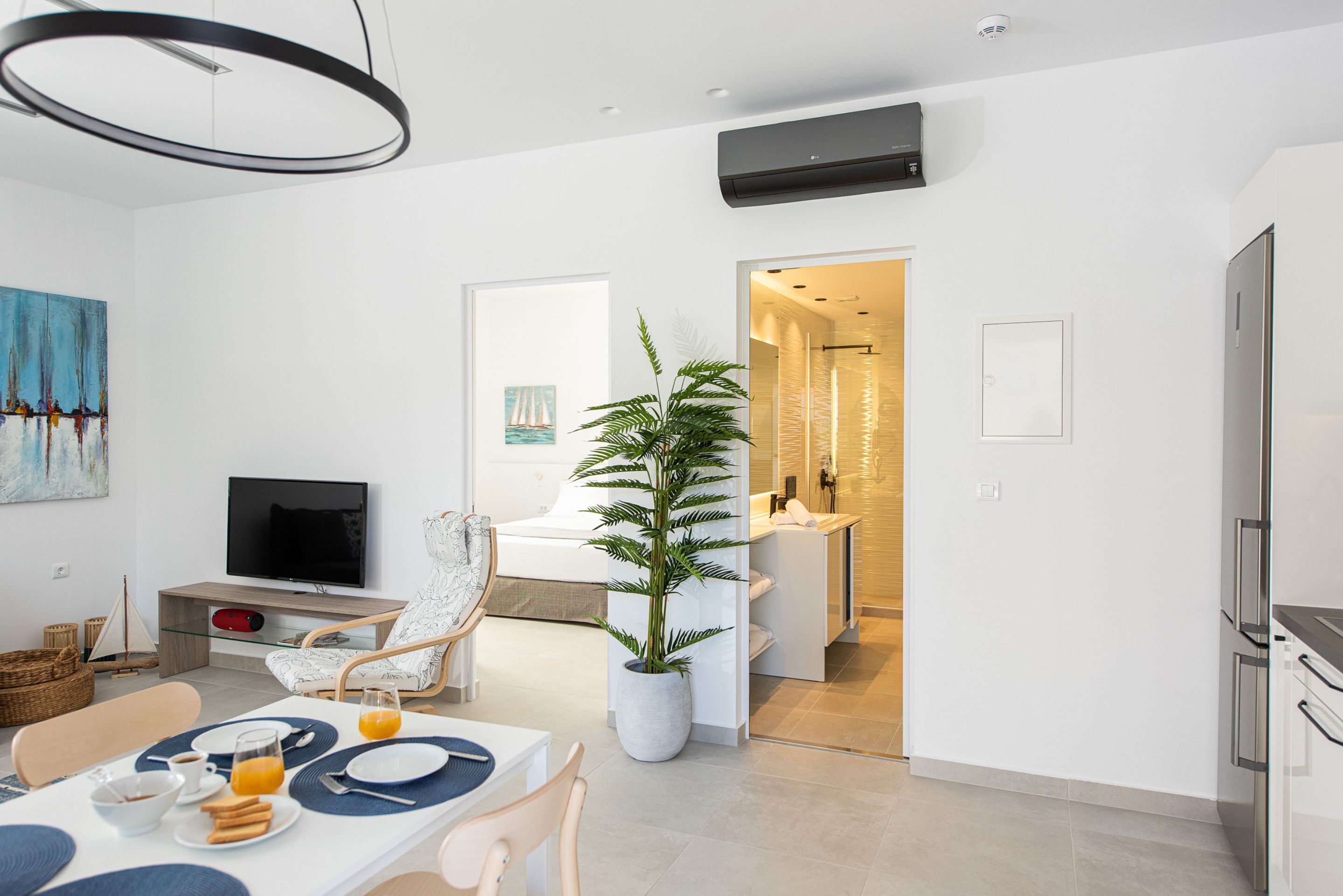 Deluxe Apartment | Living area | 45-inch Smart TV with satellite channels, TV, Netflix