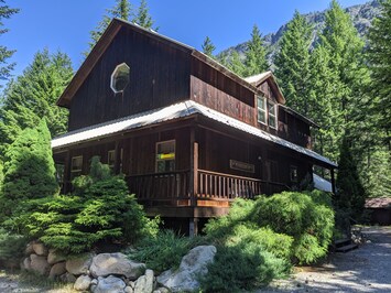 The Big House, Mazama Retreat at Goat Wall View