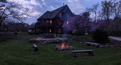 Beautiful log home on the Olentangy River