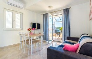 TV - Gorgeous apartment in Srima with WiFi (Srima)