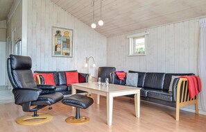 Smart TV, fireplace, DVD player