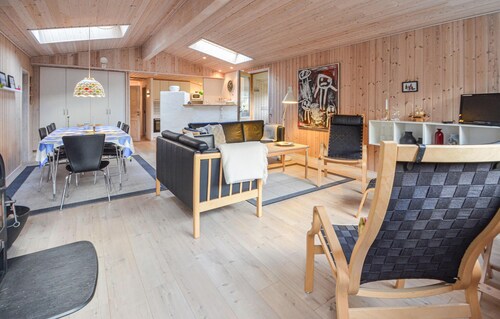 Amazing home in Thisted with kitchen