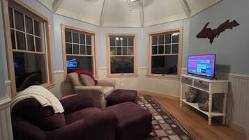 Smart TV, fireplace, DVD player, books