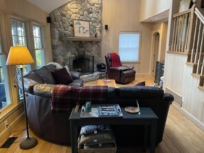 Smart TV, fireplace, DVD player, books - Lake Superior / Whitefish Bay / Paradise, MI (Paradise)
