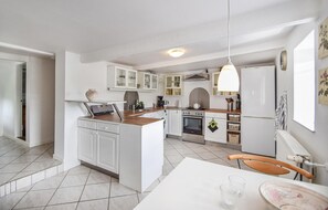 Fridge, stovetop, dishwasher, coffee/tea maker