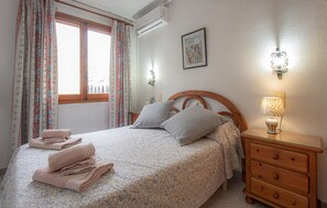 2 bedrooms, travel crib, free WiFi