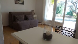 TV - Studio with private garden (Sanary-sur-Mer)