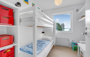 3 bedrooms, travel cot, free WiFi - Amazing home in Roslev with WiFi (Roslev)