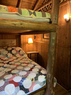 2 chambres, fer et planche à repasser, accès au Wi-Fi (inclus)