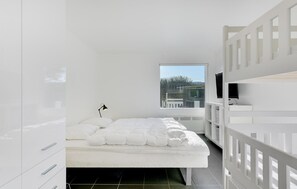3 bedrooms, travel crib, free WiFi